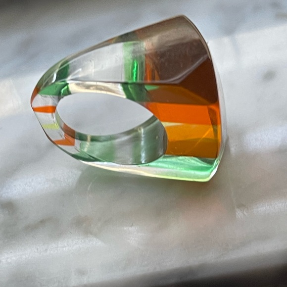 RARE Vintage 1970’s Earth Rainbow Lucite Ring - Picture 5 of 7